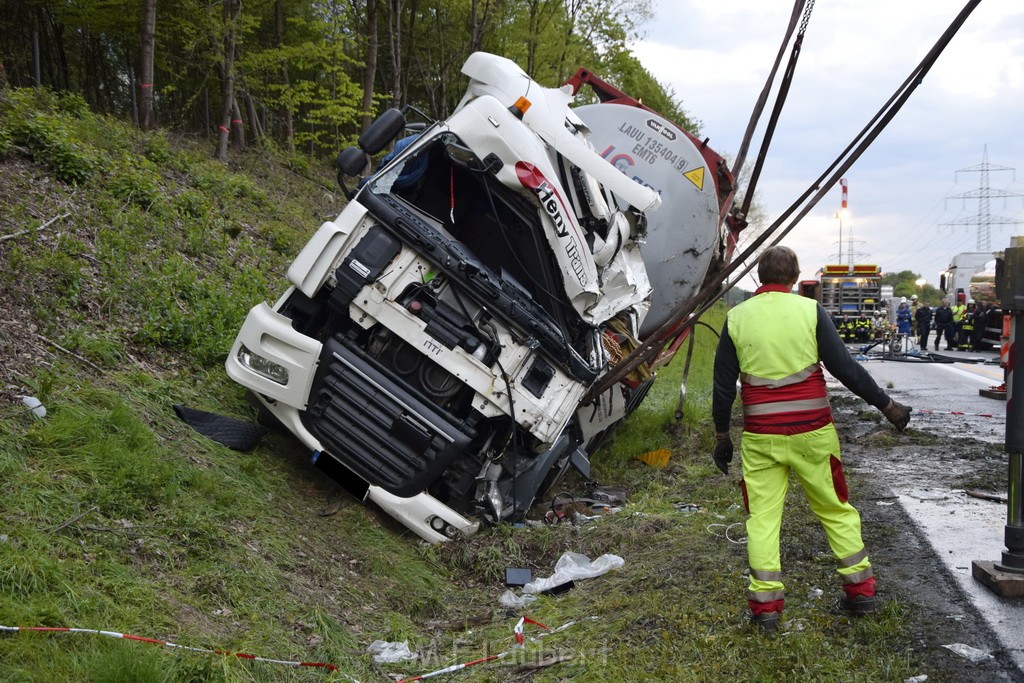 VU Gefahrgut LKW umgestuerzt A 4 Rich Koeln Hoehe AS Gummersbach P429.JPG - Miklos Laubert